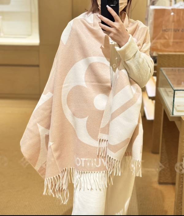 Louis Vuitton Scarf LVC00513